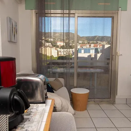 T2 Pour 4 Pers Avec Balcon Et Parking * Le Lavandou